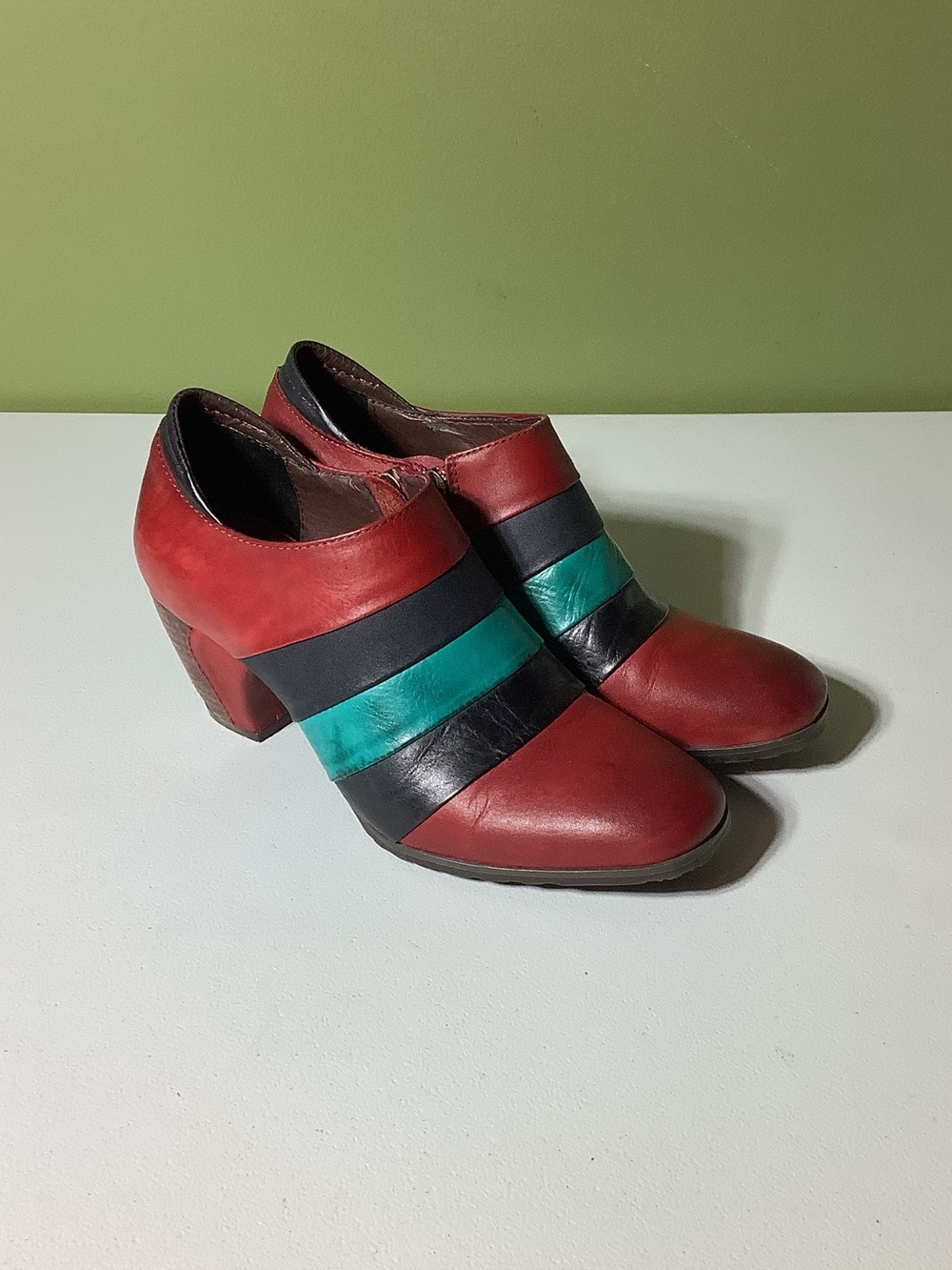 Elite by Corkys Jordan red, navy, turquoise and black ankle booties, size 8